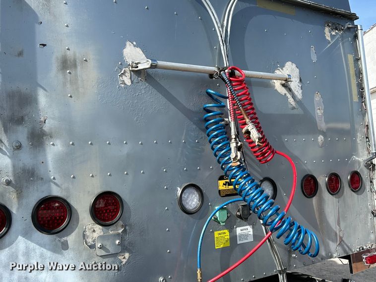 image for item EK4288 2004 International 9400i  semi truck