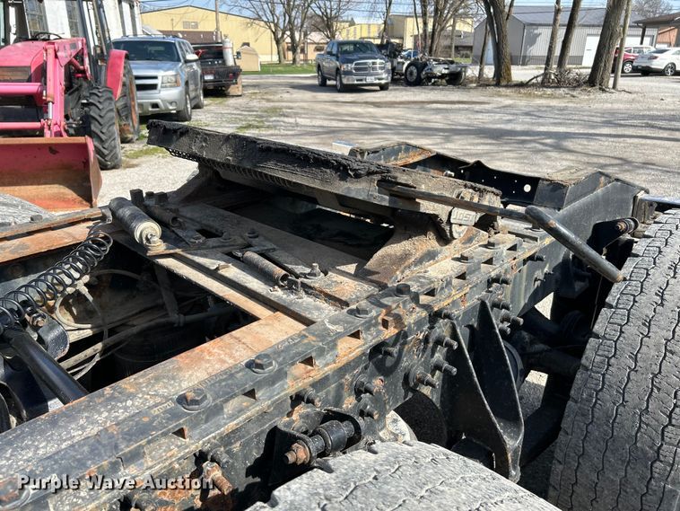 image for item EK4288 2004 International 9400i  semi truck