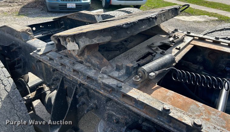 image for item EK4288 2004 International 9400i  semi truck