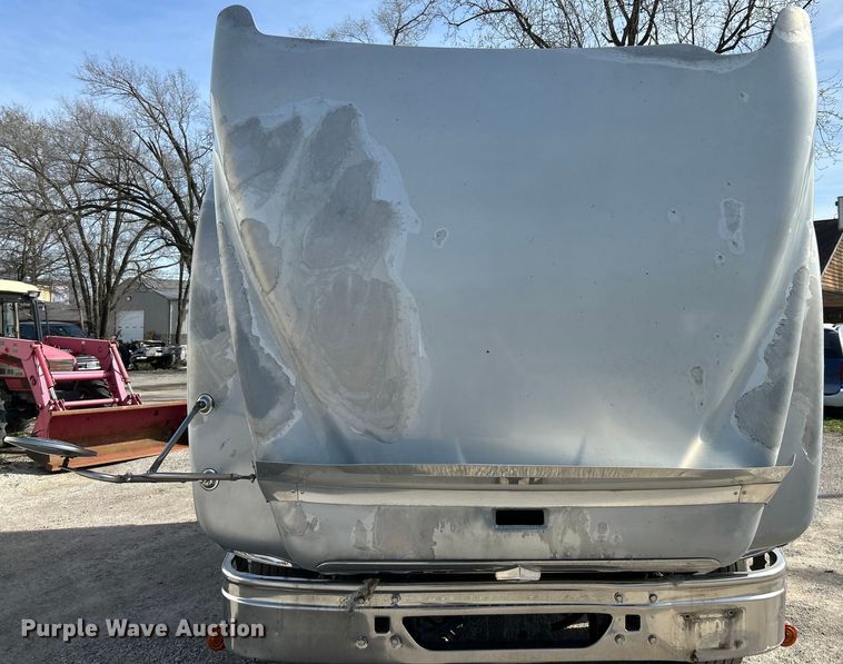 image for item EK4288 2004 International 9400i  semi truck