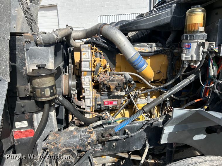 image for item EK4288 2004 International 9400i  semi truck