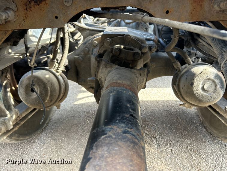 image for item EK4288 2004 International 9400i  semi truck