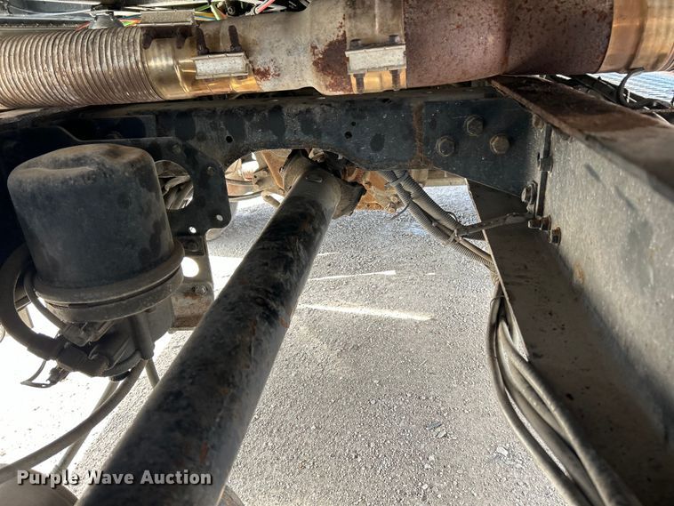 image for item EK4288 2004 International 9400i  semi truck