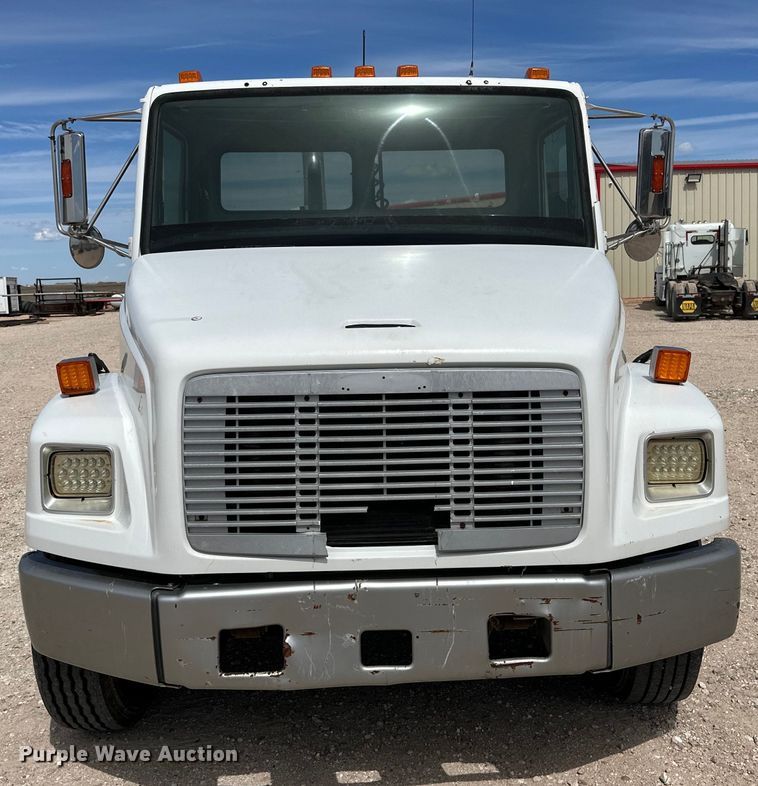 image for item IB9359 1999 Freightliner FL80 semi truck