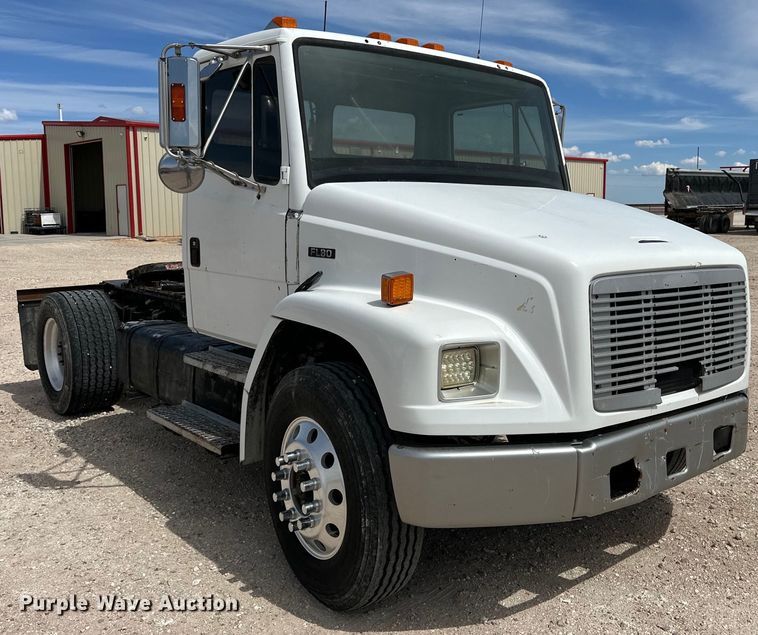 image for item IB9359 1999 Freightliner FL80 semi truck