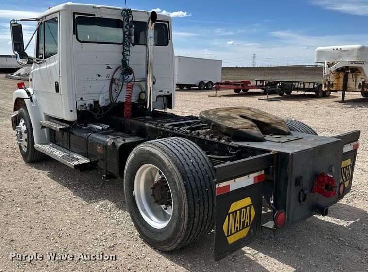 image for item IB9359 1999 Freightliner FL80 semi truck