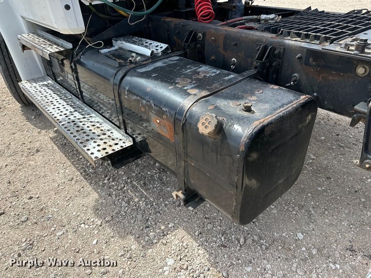 image for item IB9359 1999 Freightliner FL80 semi truck