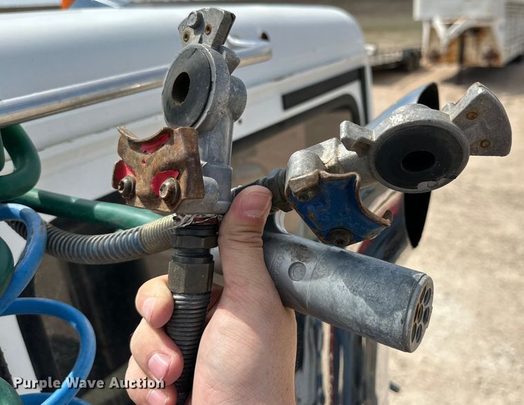 image for item IB9359 1999 Freightliner FL80 semi truck