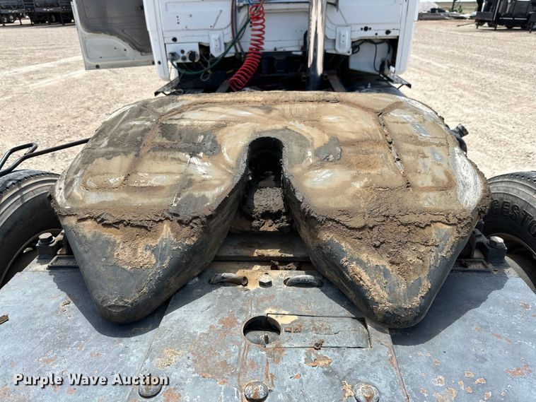 image for item IB9359 1999 Freightliner FL80 semi truck