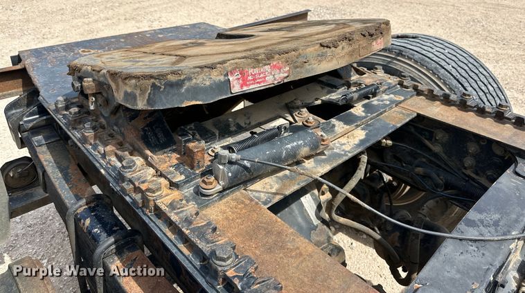 image for item IB9359 1999 Freightliner FL80 semi truck