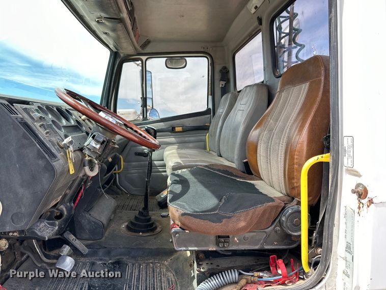 image for item IB9359 1999 Freightliner FL80 semi truck