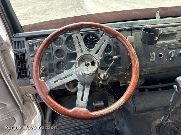 image for item IB9359 1999 Freightliner FL80 semi truck