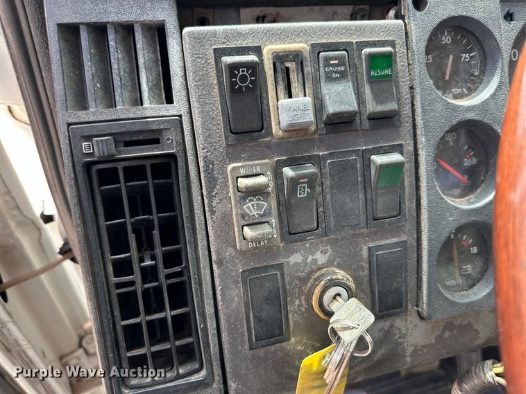 image for item IB9359 1999 Freightliner FL80 semi truck