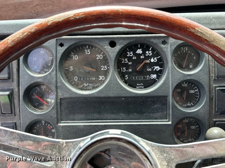 image for item IB9359 1999 Freightliner FL80 semi truck