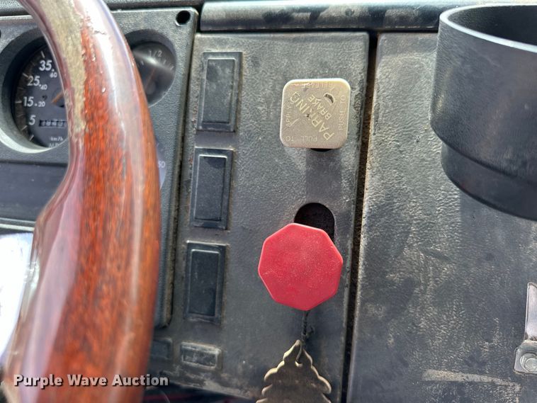 image for item IB9359 1999 Freightliner FL80 semi truck