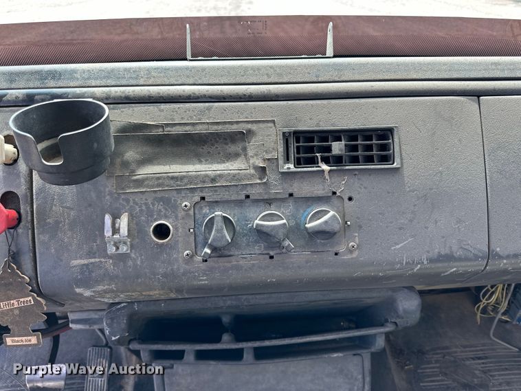 image for item IB9359 1999 Freightliner FL80 semi truck