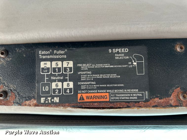 image for item IB9359 1999 Freightliner FL80 semi truck