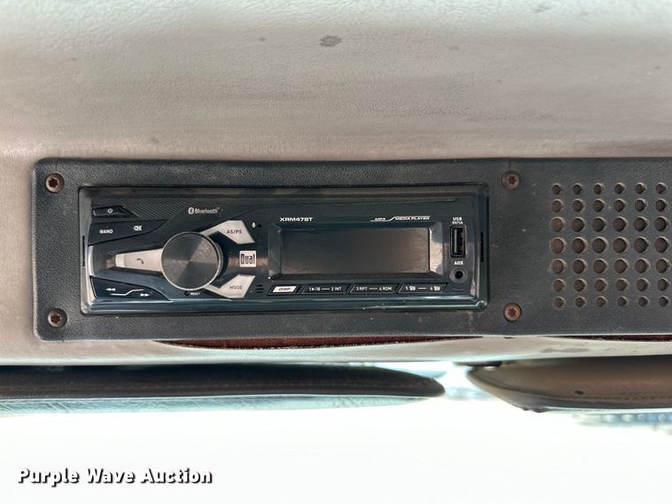 image for item IB9359 1999 Freightliner FL80 semi truck