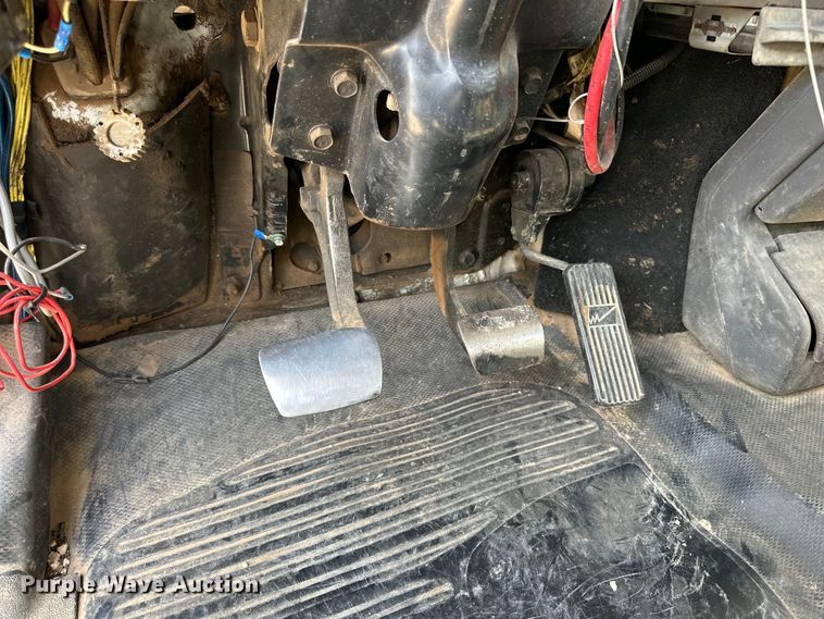 image for item IB9359 1999 Freightliner FL80 semi truck