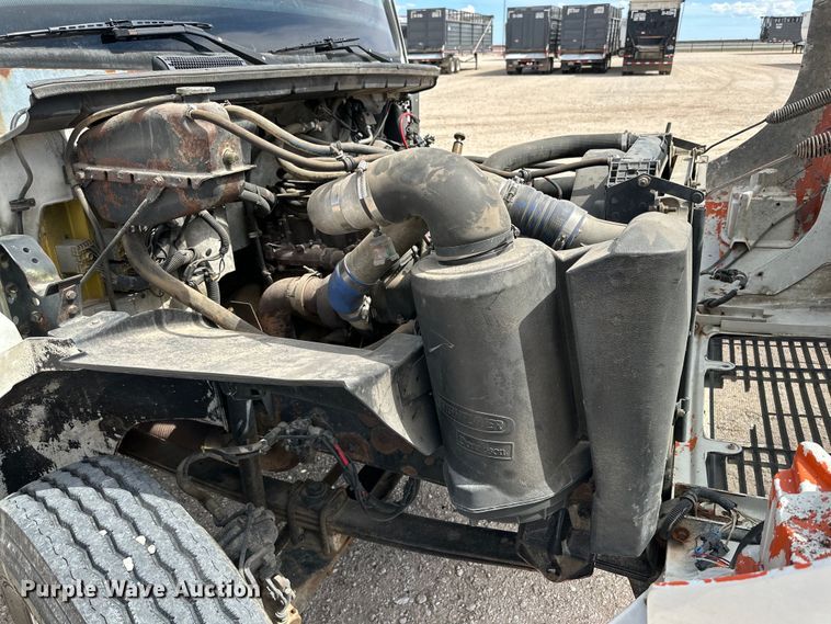 image for item IB9359 1999 Freightliner FL80 semi truck