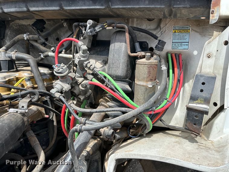 image for item IB9359 1999 Freightliner FL80 semi truck