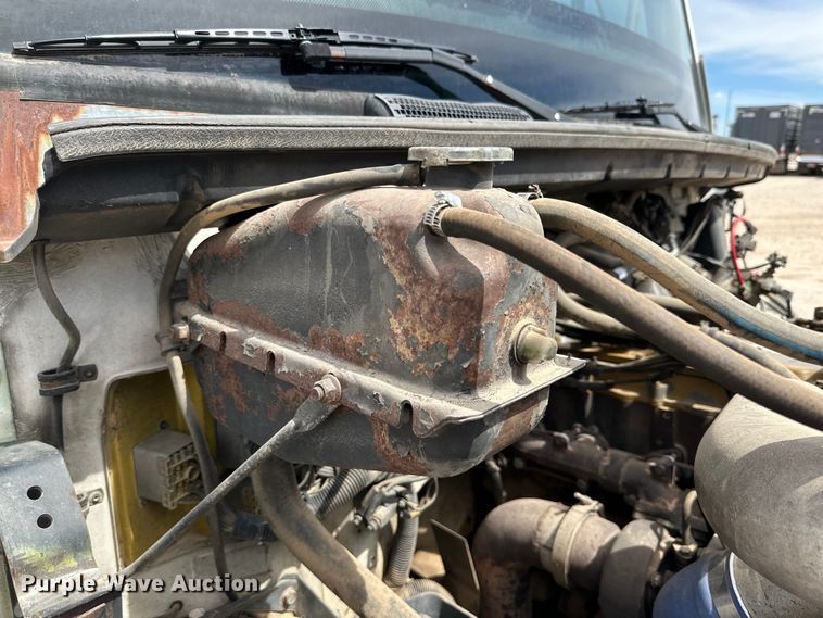 image for item IB9359 1999 Freightliner FL80 semi truck