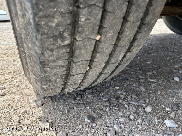 image for item IB9359 1999 Freightliner FL80 semi truck