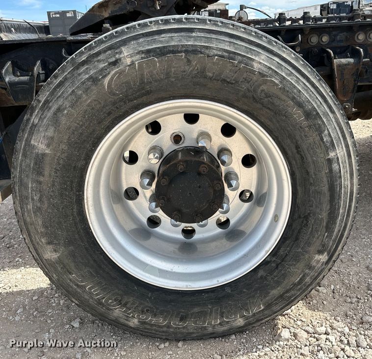 image for item IB9359 1999 Freightliner FL80 semi truck