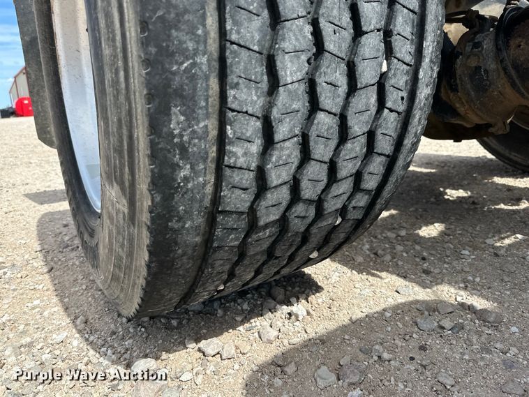 image for item IB9359 1999 Freightliner FL80 semi truck