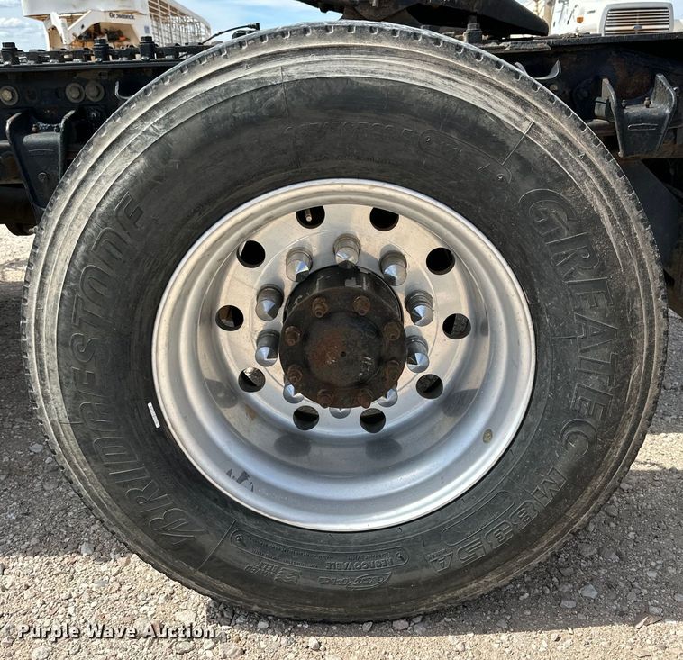 image for item IB9359 1999 Freightliner FL80 semi truck