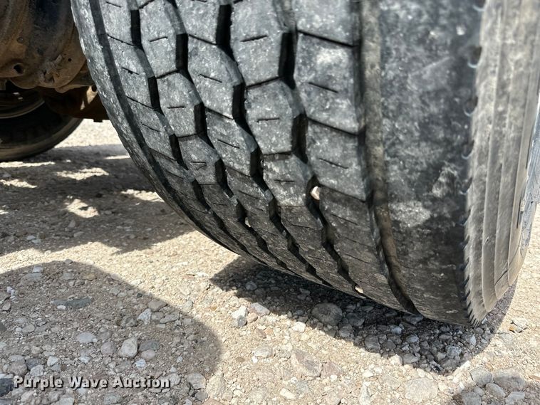 image for item IB9359 1999 Freightliner FL80 semi truck