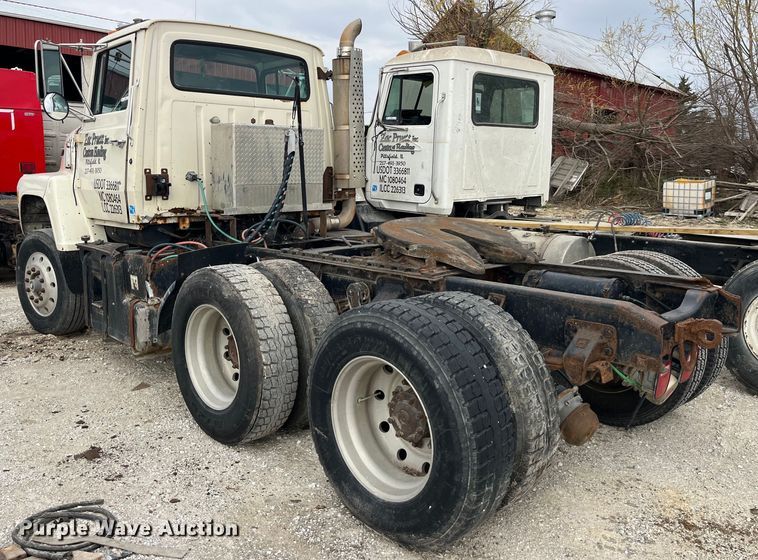 image for item LD9305 1990 Ford L9000 semi truck