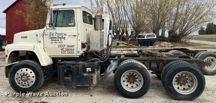 image for item LD9305 1990 Ford L9000 semi truck
