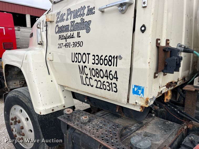 image for item LD9305 1990 Ford L9000 semi truck