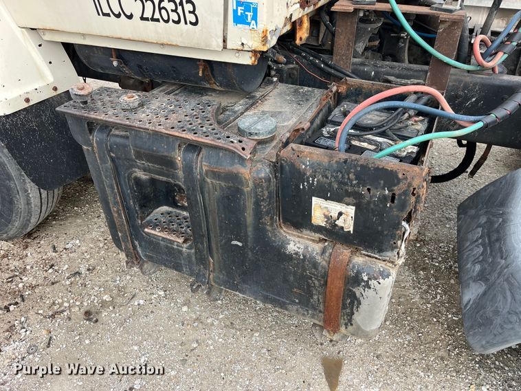 image for item LD9305 1990 Ford L9000 semi truck