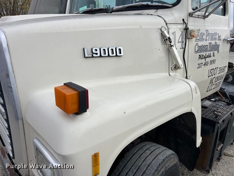 image for item LD9305 1990 Ford L9000 semi truck