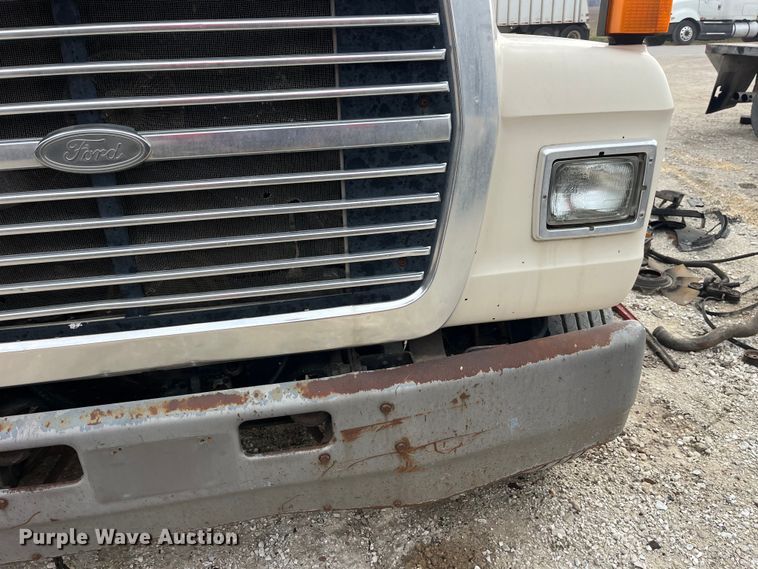 image for item LD9305 1990 Ford L9000 semi truck