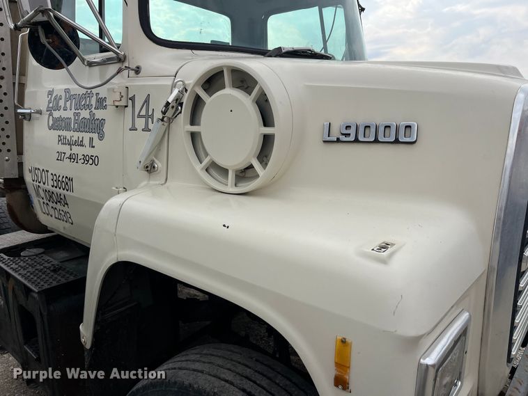 image for item LD9305 1990 Ford L9000 semi truck