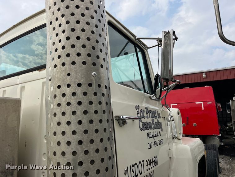 image for item LD9305 1990 Ford L9000 semi truck