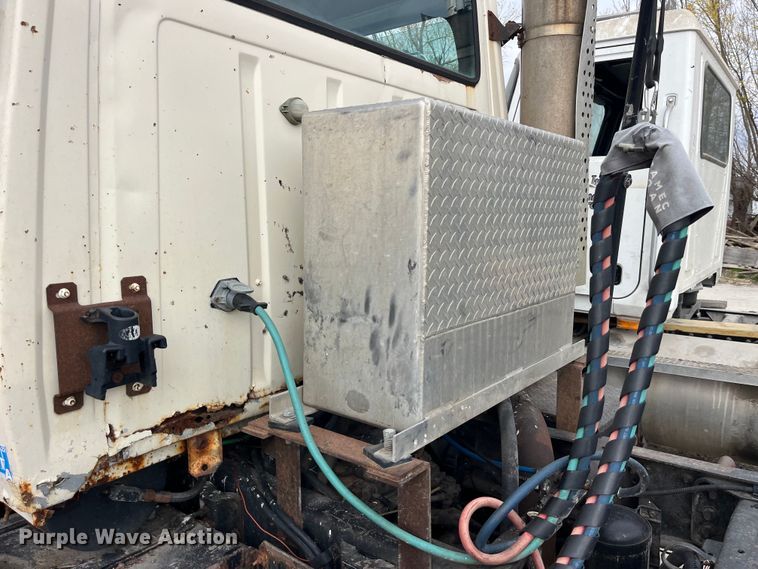 image for item LD9305 1990 Ford L9000 semi truck