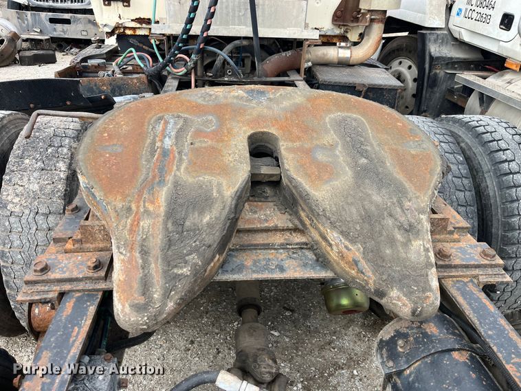 image for item LD9305 1990 Ford L9000 semi truck