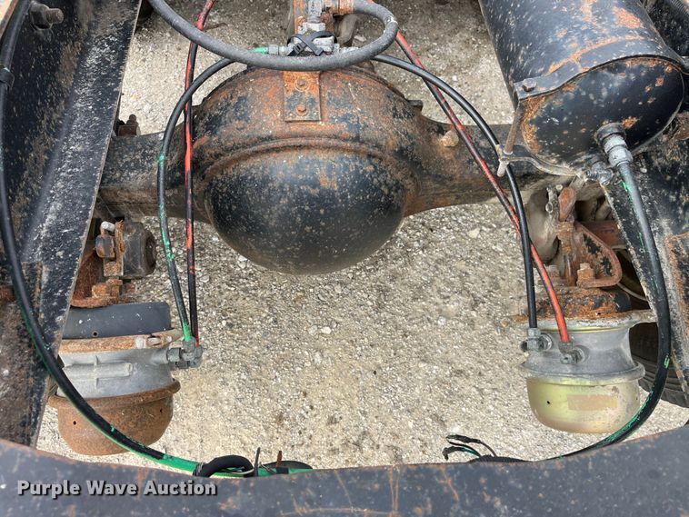 image for item LD9305 1990 Ford L9000 semi truck