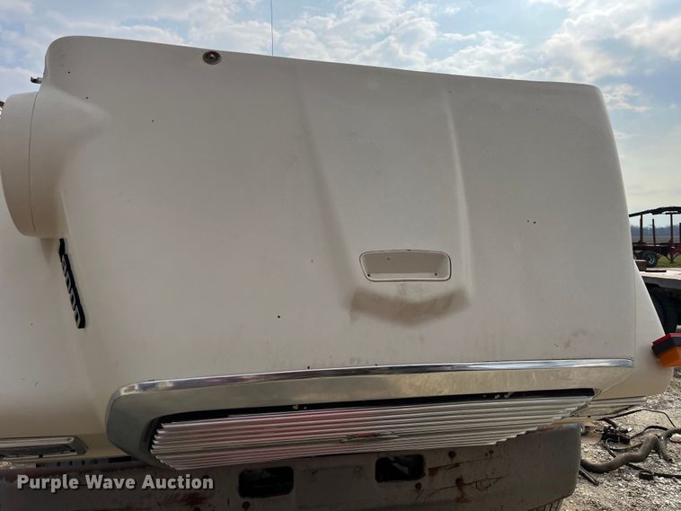 image for item LD9305 1990 Ford L9000 semi truck