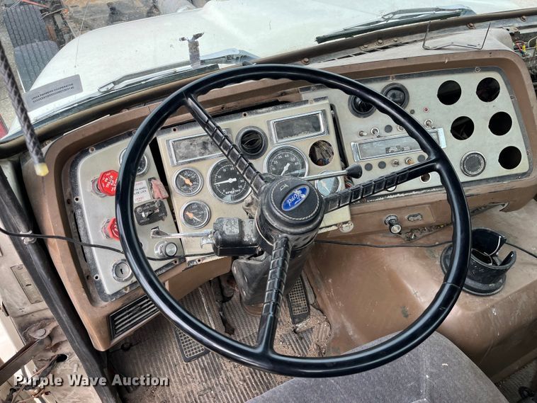 image for item LD9305 1990 Ford L9000 semi truck