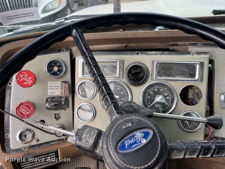 image for item LD9305 1990 Ford L9000 semi truck