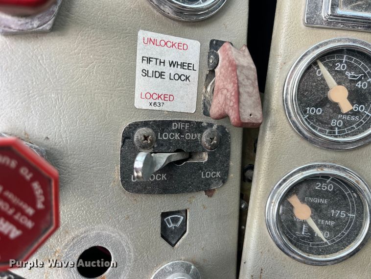 image for item LD9305 1990 Ford L9000 semi truck