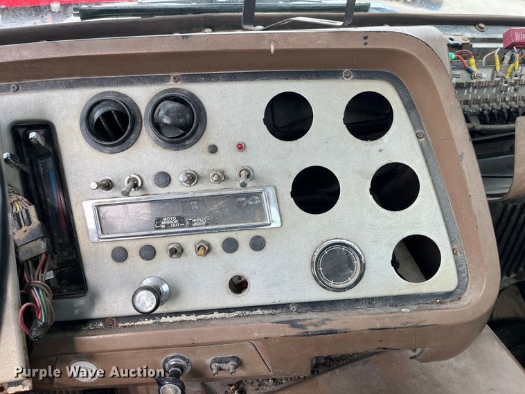 image for item LD9305 1990 Ford L9000 semi truck