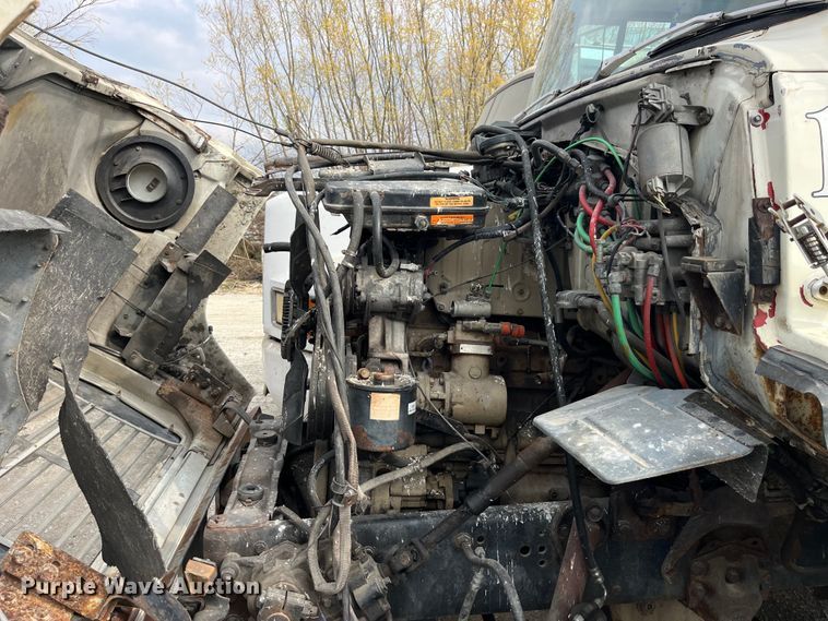 image for item LD9305 1990 Ford L9000 semi truck