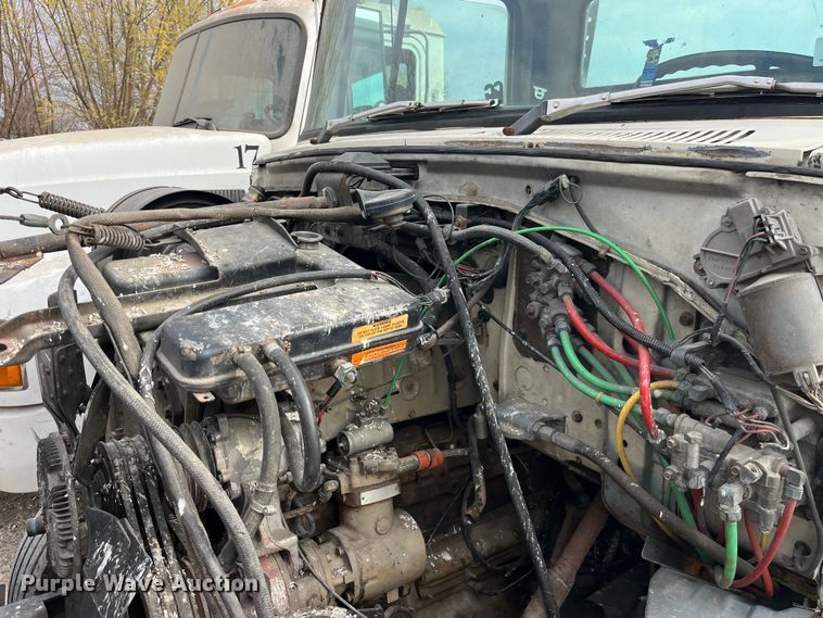 image for item LD9305 1990 Ford L9000 semi truck