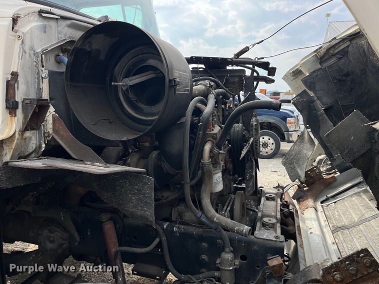 image for item LD9305 1990 Ford L9000 semi truck